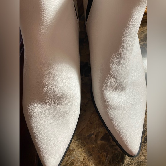 White boots - Picture 5 of 11